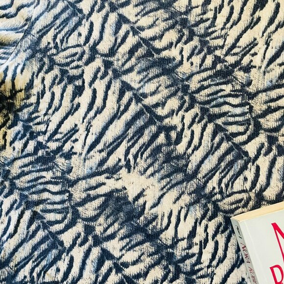 Kim Rogers Long Sleeve Tiger Print Top in Blue and White - Picture 3 of 7